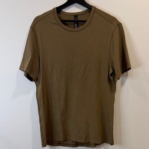 lululemon athletica Men's Short Sleeve Crew Tee in Olive Green